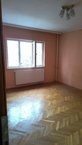 Vând apartament 3 camere - 1