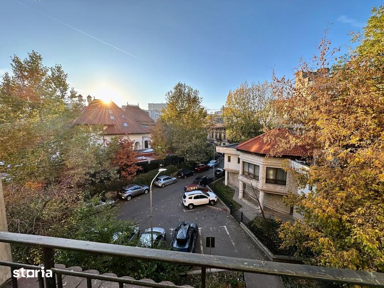 Apartament cu 3 camere în Centrul Civic