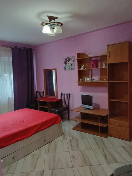 Garsonieră decomandată în Central