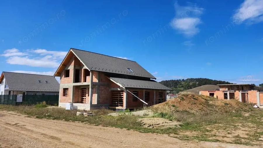 Casa la rosu in Sanpetru - zona Livada - 2
