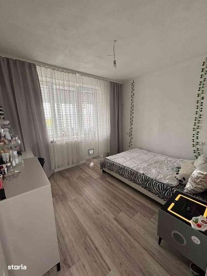 Apartament cu 3 camere decomandat în Rovine