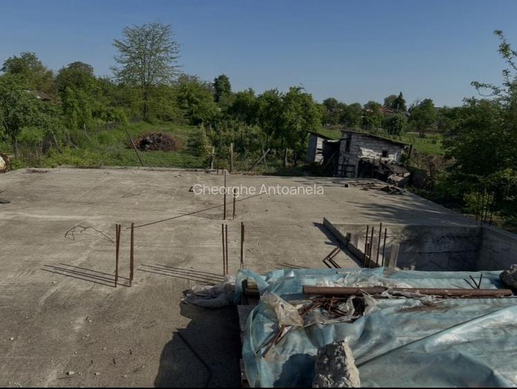 Teren intravilan cu fundatie si beci, Cocorasti Grind Prahova