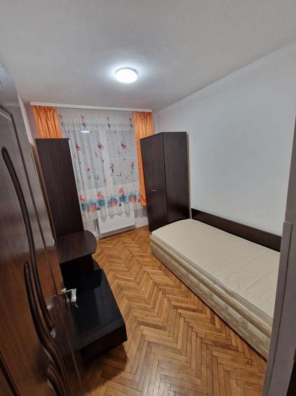 Apartament cu 3 camere semidecomandat în Cedonia