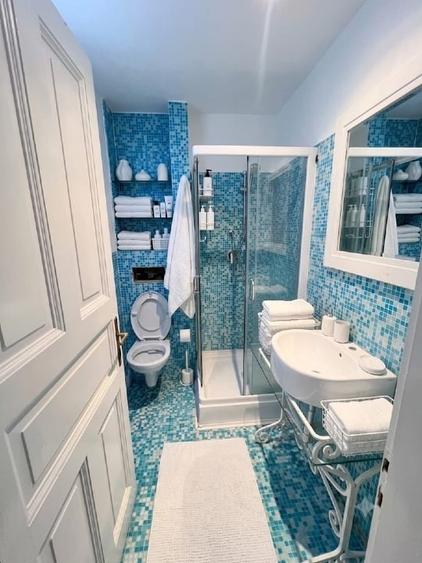 Apartament cu 5 camere, mobilat în Central