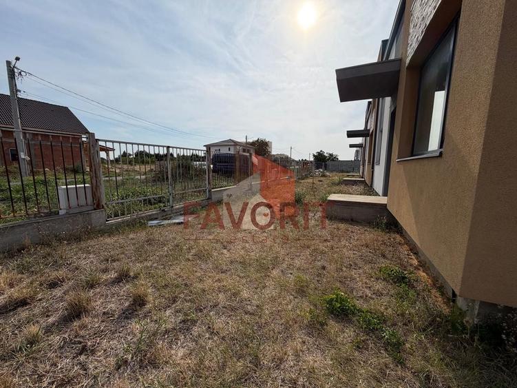 Casă cu 3 camere cu Canalizare în Sânandrei