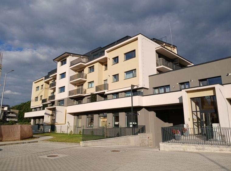Apartament cu 3 camere decomandat în Triaj