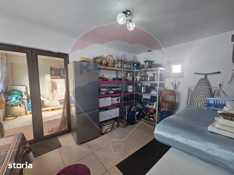 Casă cu 7 camere cu Teren 350 Mp în Central