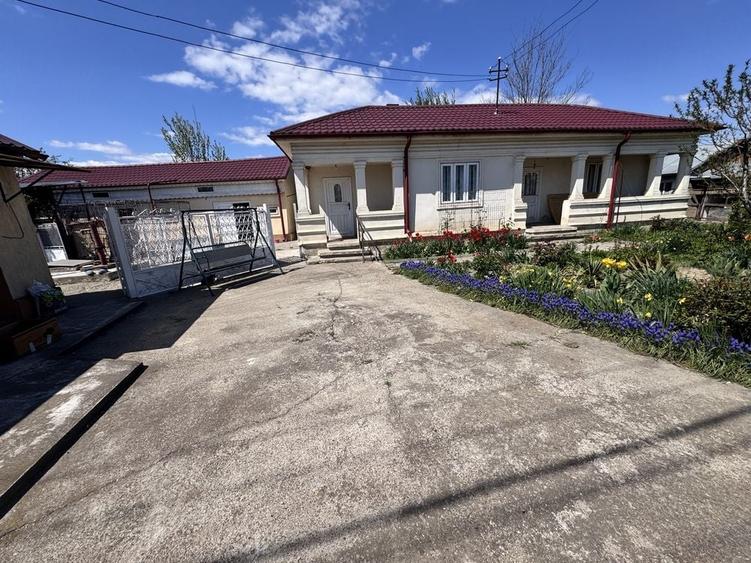 Casă cu 4 camere în Răstoaca