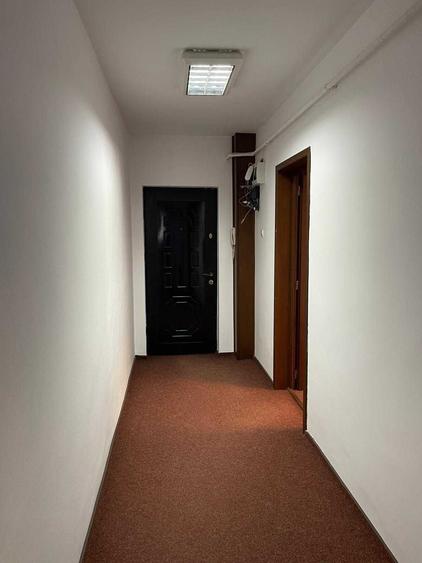 Apartament cu 3 camere decomandat în Exterior Vest
