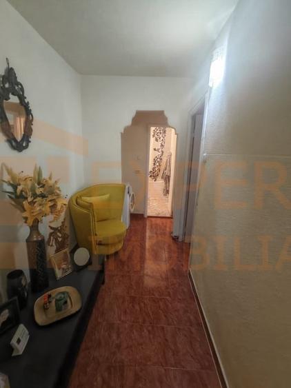 Apartament cu 3 camere decomandat, mobilat în Casa de Cultură