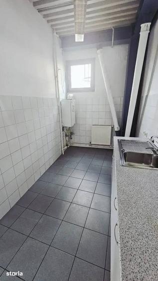 Spațiu comercial, de 370 mp, în Dămăroaia