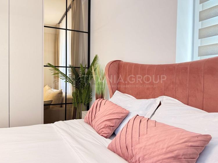 Apartament cu 3 camere semidecomandat în Tractorul