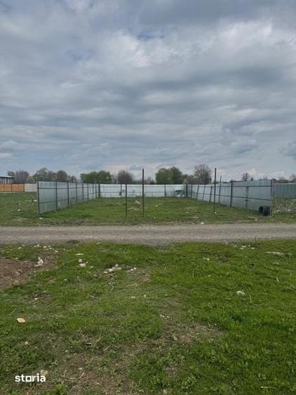 Teren de 305 mp, în Chercea