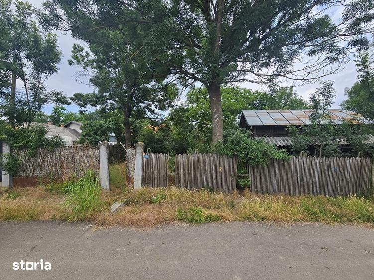 Teren de 2441 mp, în Izvoru