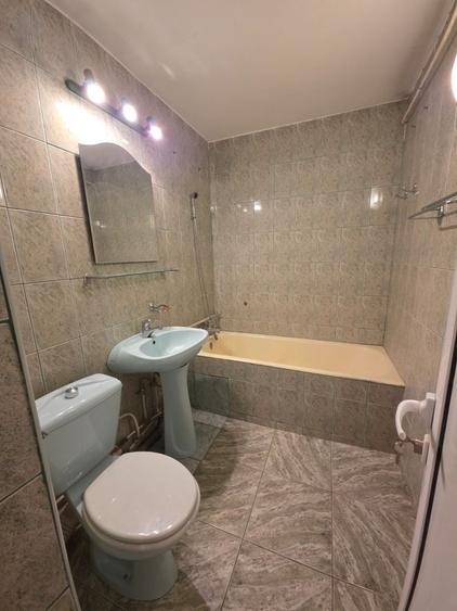 Apartament cu 3 camere decomandat în Crângași