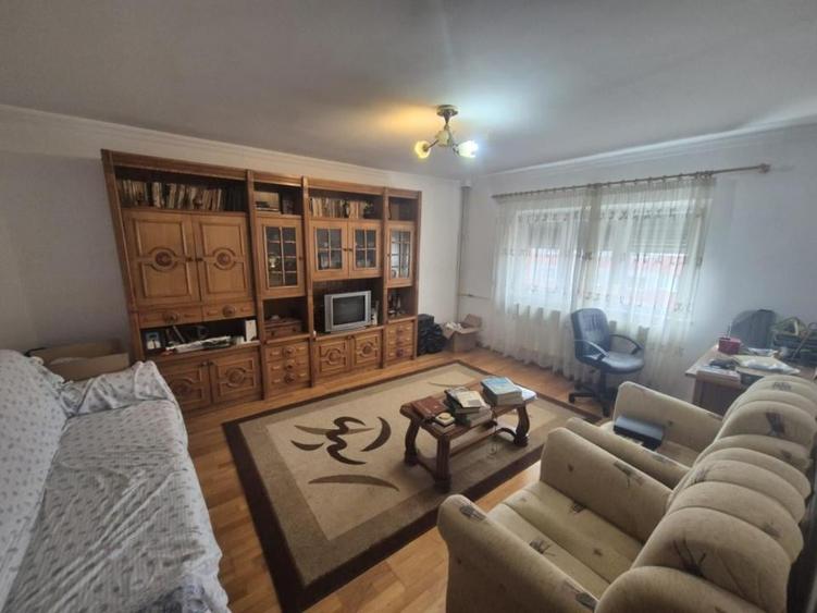 Apartament cu 3 camere în 13 Septembrie