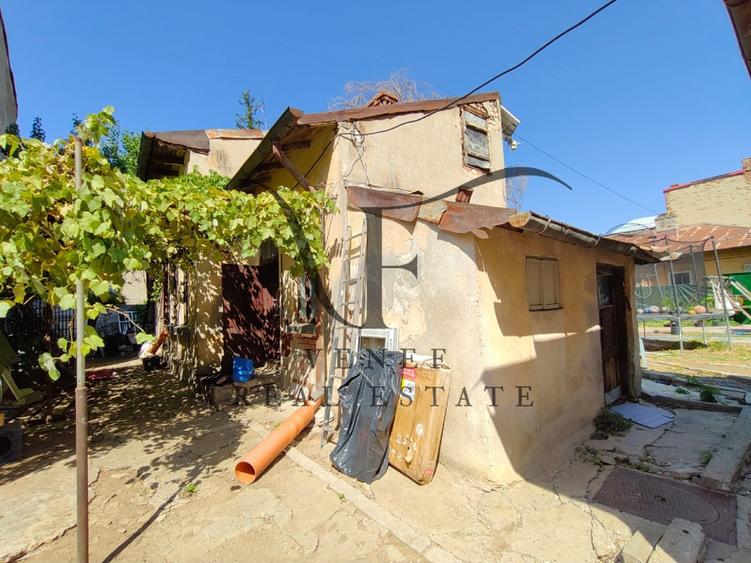 Teren Construcții intravilan de 985 mp, în Moșilor