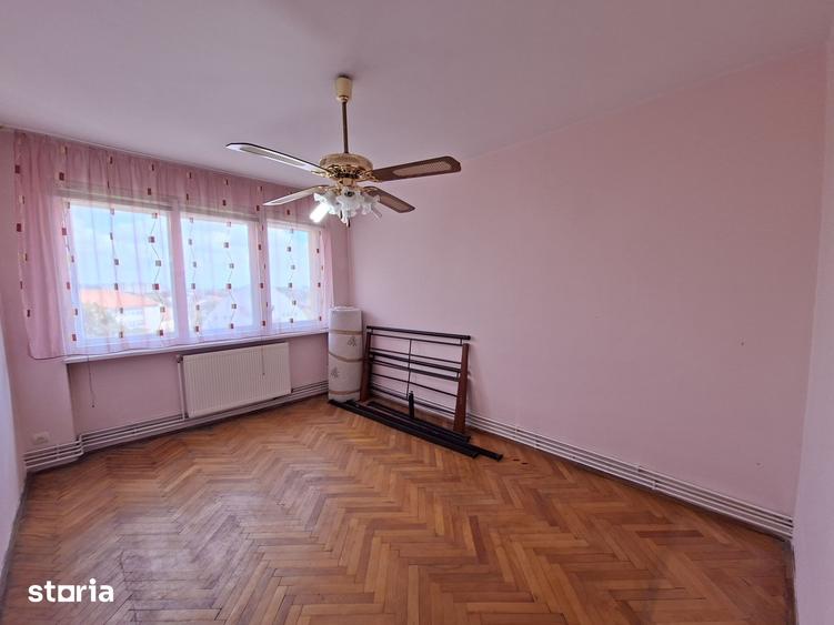 Apartament cu 3 camere decomandat în Burdea