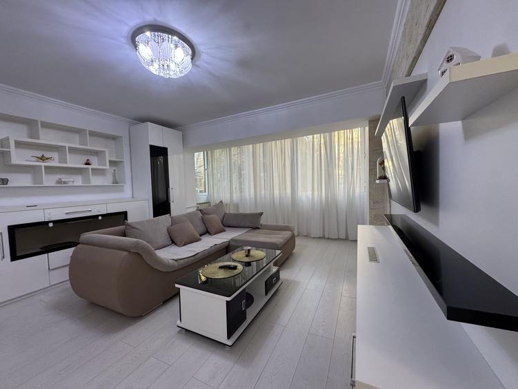 Apartament cu 3 camere decomandat, mobilat în Tineretului