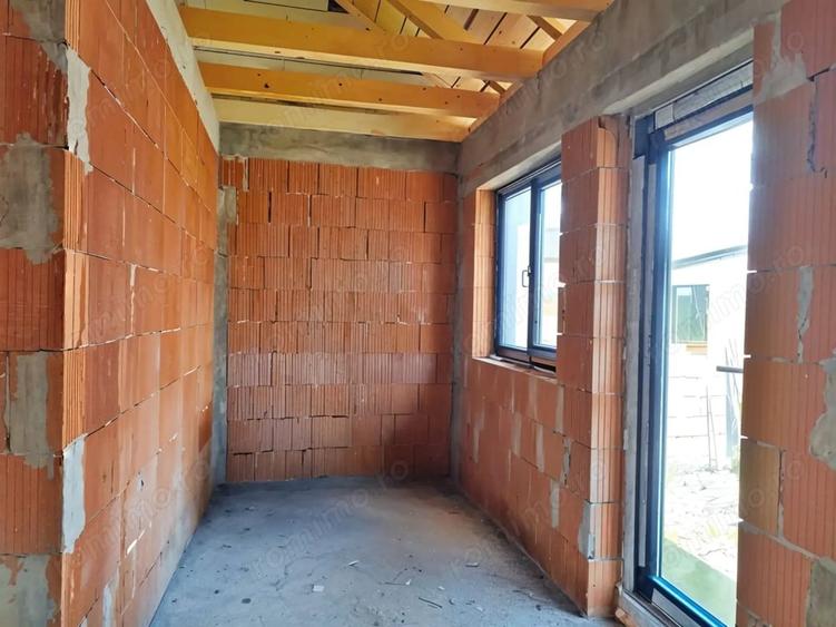 Casă cu Teren 300 Mp în Rontău