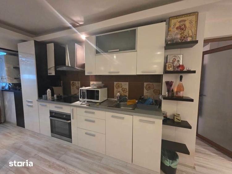 Apartament cu 3 camere în Tractorul