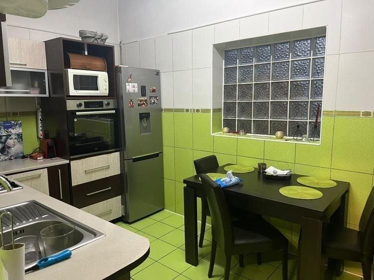 Casă individuală cu 5 camere cu Canalizare în Moșilor