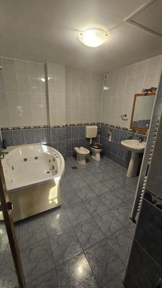 Apartament cu 4 camere decomandat în Dristor