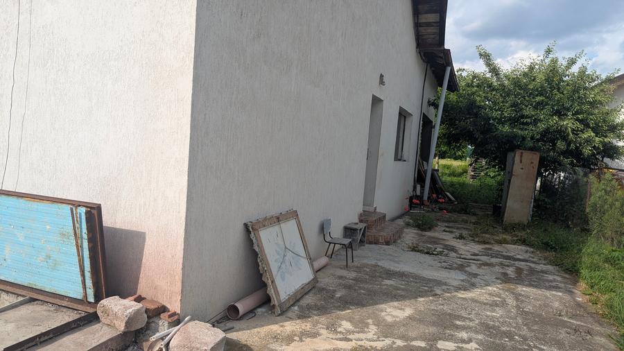 Casă individuală cu 2 camere cu Canalizare în Central