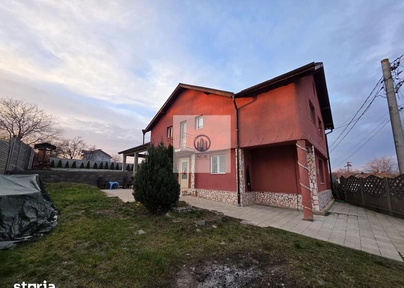 Casă individuală cu 4 camere cu Canalizare în Central