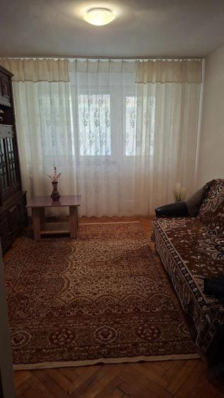 Apartament cu 3 camere decomandat în Exterior Vest