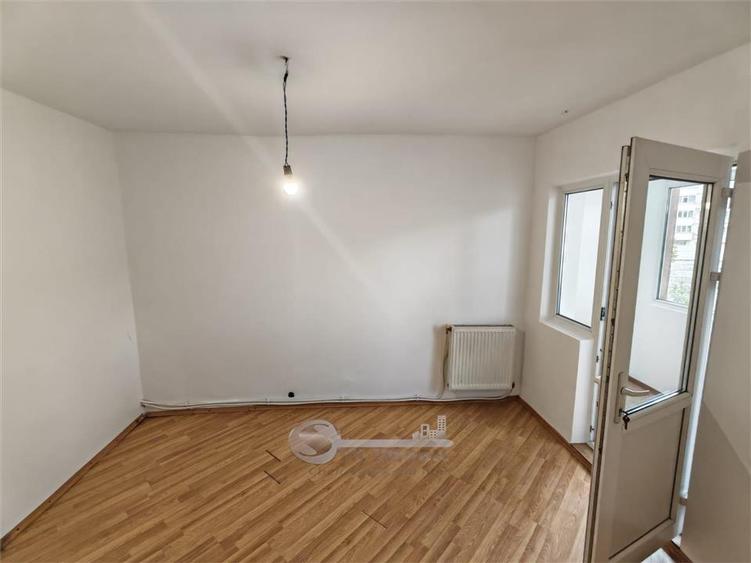 Apartament cu 3 camere decomandat în Nicolina