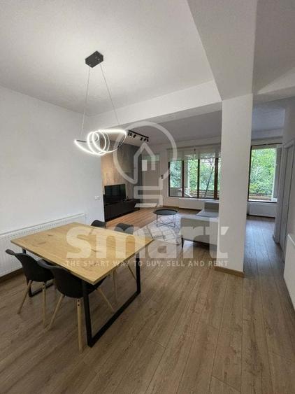 Apartament cu 5 camere semidecomandat, mobilat în Gruia