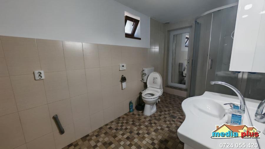 Casă individuală cu 5 camere cu Teren 686 Mp în Piața Centrală