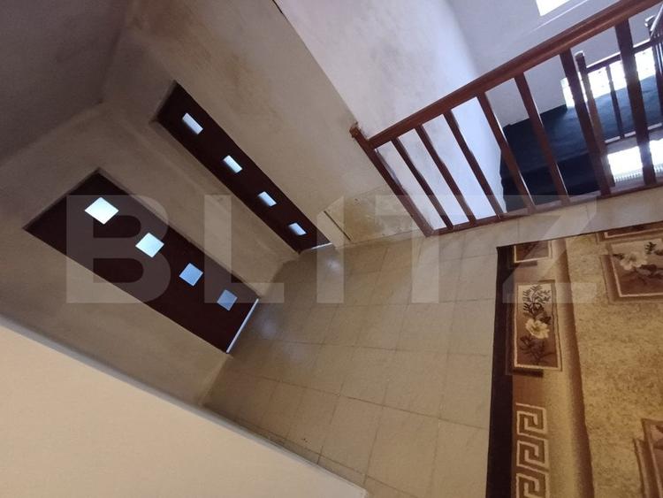 Casă individuală cu 6 camere cu Canalizare în Exterior Est