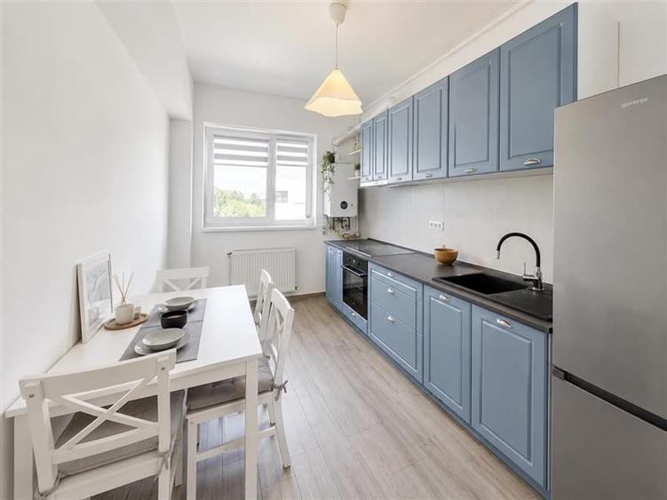 Apartament cu 2 camere decomandat în Tractorul