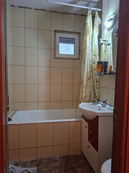 Apartament cu 3 camere decomandat în Dristor