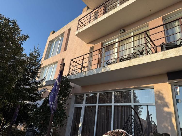 Casă individuală cu 16 camere cu Canalizare în Est