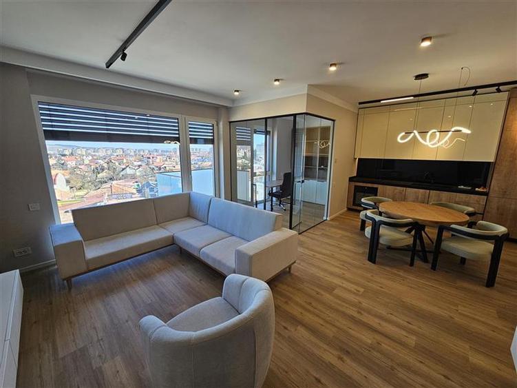 Apartament cu 3 camere semidecomandat, mobilat în Gheorgheni