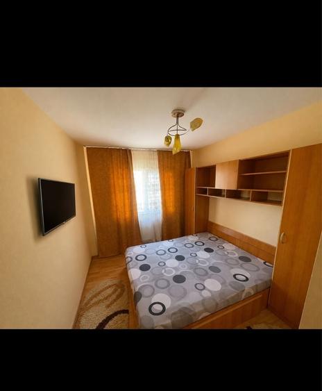 Apartament cu 4 camere decomandat în Teilor