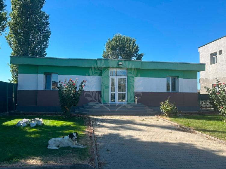 Spațiu comercial, de 900 mp, în Bucov