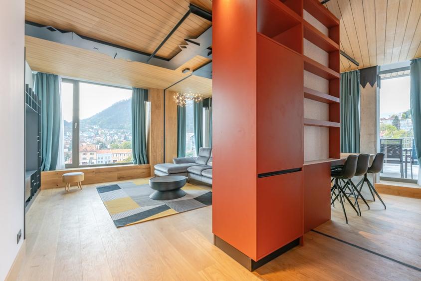 Apartament cu 4 camere decomandat, mobilat în Ultracentral