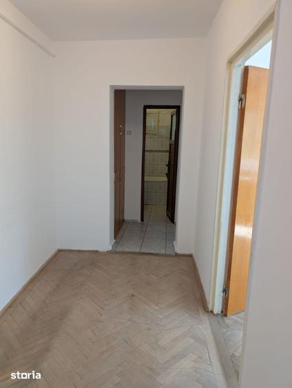 Apartament cu 3 camere semidecomandat în Nord