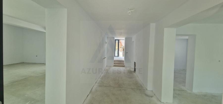 Casă individuală cu 10 camere cu Canalizare în Cisnădioara