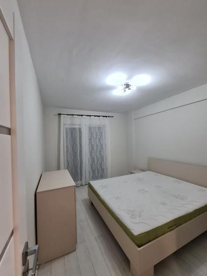 Apartament cu 3 camere decomandat în Florești