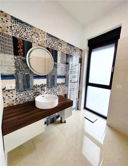 Penthouse cu 4 camere decomandat, mobilat în Torontalului