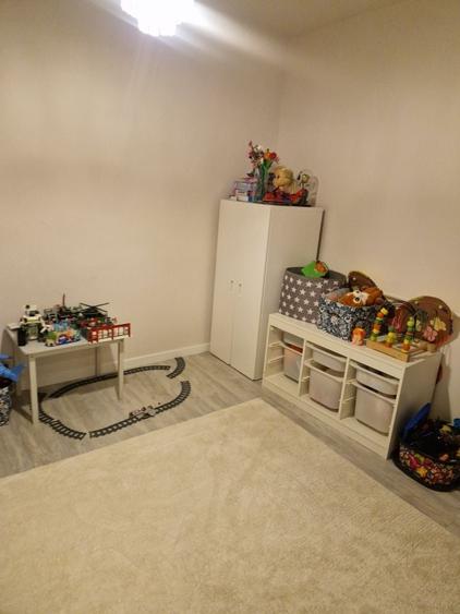 Apartament cu 4 camere decomandat în Tudor