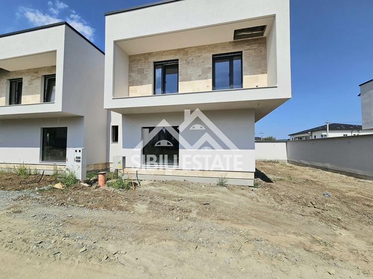 Duplex cu 4 camere cu Canalizare în Șelimbăr