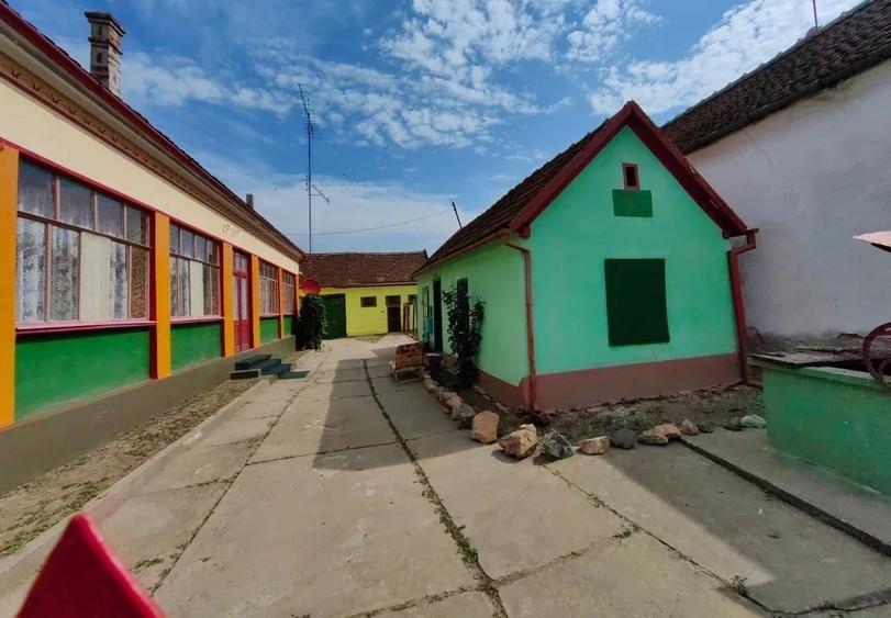 Casă individuală cu 3 camere cu Teren 2448 Mp în Chesinț
