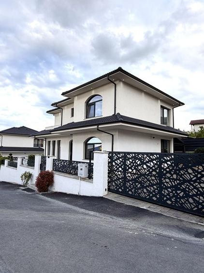 Casă cu 4 camere în Dezmir