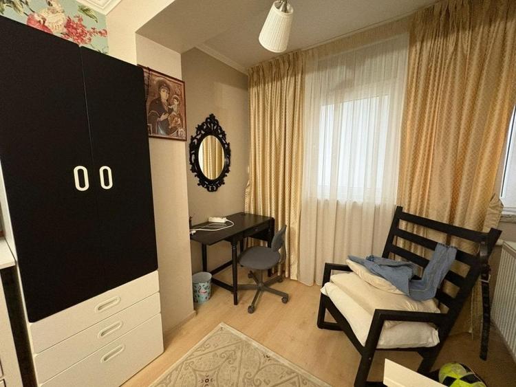 Apartament cu 4 camere decomandat, mobilat în Balada